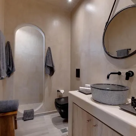 Milestone * Megalochori (Santorini)