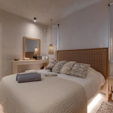 Milestone * Megalochori (Santorini)